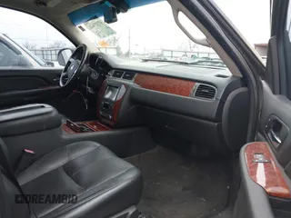 2007 Chevrolet Avalanche 1LT with VIN 3GNEC12057G202104, listed as a IAAI auction lot 41527646 with 236,496 mi miles and . Bid and sale history available at DreamBid. Image 5.