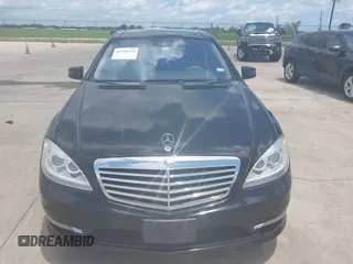 2012 Mercedes-Benz S 550 z VIN WDDNG7DB2CA430249, wystawiony jako IAAI lot #42393133 z przebiegiem 107 283 mil mil oraz . Historia ofert i sprzedaży dostępna na DreamBid. Obrazek 6.
