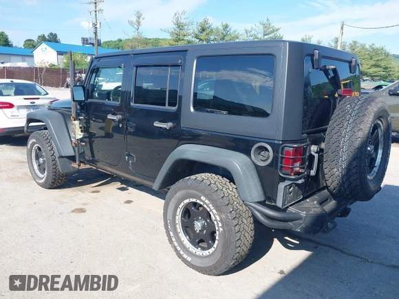 2013 Jeep Wrangler Unlimited Sport z VIN 1C4HJWDG9DL510121, wystawiony jako IAAI lot #42389944 z przebiegiem 84 390 mil mil oraz . Historia ofert i sprzedaży dostępna na DreamBid. Obrazek 3.