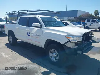 2021 Toyota Tacoma SR z VIN 3TYAX5GN6MT027516, wystawiony jako IAAI lot #41833693 z przebiegiem 103 424 mil mil oraz . Historia ofert i sprzedaży dostępna na DreamBid. Obrazek 1.