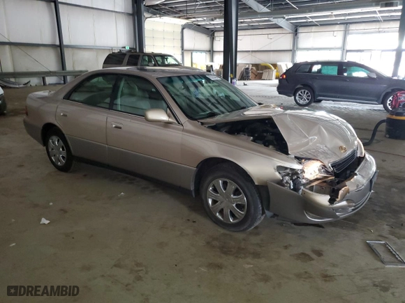 1998 Lexus ES 300 Luxury Sport Sdn with VIN JT8BF28G1W5020238, listed as a Copart auction lot 65283464 with 214,735 mi miles and Salvage Title. Bid and sale history available at carsss.com. Image 4.