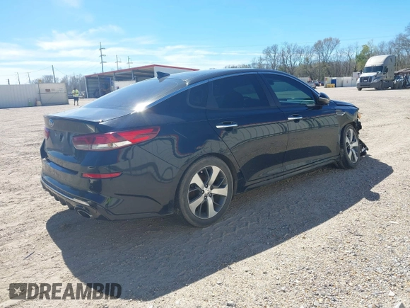 2019 Kia Optima LX with VIN 5XXGT4L31KG353576, listed as a IAAI auction lot 41712207 with 113,986 mi miles. Bid and sale history available at carsss.com. Image 4.