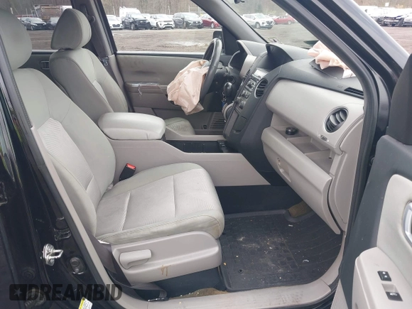 2015 Honda Pilot LX with VIN 5FNYF4H23FB047662, listed as a IAAI auction lot 41952933 with 227,892 mi miles and . Bid and sale history available at carsss.com. Image 5.