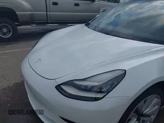 2020 Tesla Model 3 Standard Range Plus z VIN 5YJ3E1EA9LF598682, wystawiony jako IAAI lot #42247434 z przebiegiem 28 835 mil mil oraz . Historia ofert i sprzedaży dostępna na DreamBid. Obrazek 6.