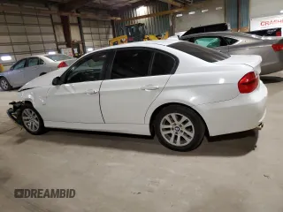 2007 BMW 3 Series 328xi z VIN WBAVC93517KX56831, wystawiony jako Copart lot #54937815 z przebiegiem 232 405 mil mil oraz Szkoda całkowita • Salvage title. Historia ofert i sprzedaży dostępna na DreamBid. Obrazek 2.