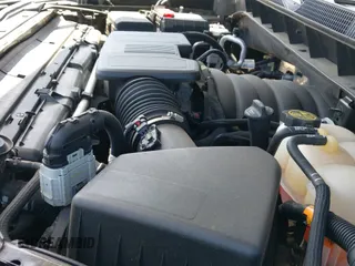 2022 Chevrolet Silverado 1500 RST z VIN 1GCUDEED7NZ585337, wystawiony jako IAAI lot #42092773 z przebiegiem 37 402 mil mil oraz . Historia ofert i sprzedaży dostępna na DreamBid. Obrazek 25.