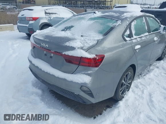 2022 Kia Forte LXS z VIN 3KPF24AD5NE458225, wystawiony jako IAAI lot #41572671 z przebiegiem 24 009 mil mil oraz . Historia ofert i sprzedaży dostępna na DreamBid. Obrazek 4.
