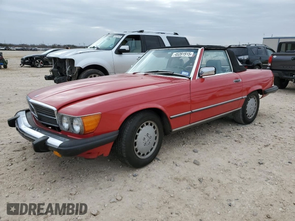 1986 Mercedes-Benz 560 SL z VIN WDBBA48D8GA054377, wystawiony jako Copart lot #45391915 z przebiegiem 98 728 mil mil oraz Szkody całkowita. Historia ofert i sprzedaży dostępna na DreamBid. Obrazek 1.