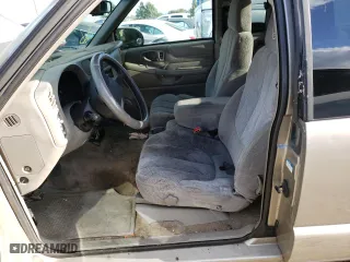 2001 GMC Sonoma SLS w/1SG Pkg with VIN 1GTCS19W318106014, listed as a Copart auction lot 42437444 with 152,169 mi miles and Salvage Title. Bid and sale history available at carsss.com. Image 7.