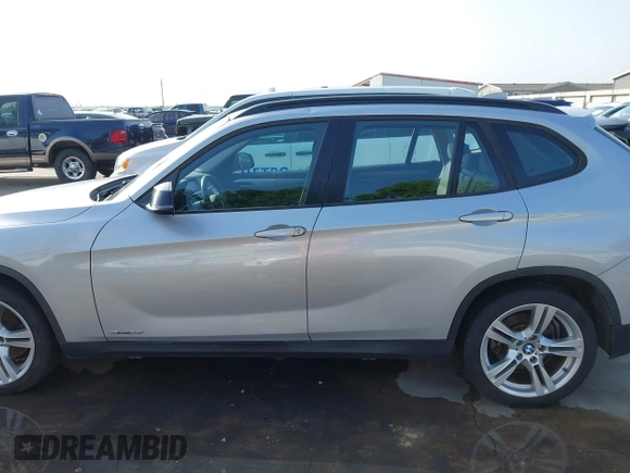 2014 BMW X1 sDrive28i z VIN WBAVM1C51EVW52544, wystawiony jako IAAI lot #41901275 z przebiegiem 117 832 mil mil oraz . Historia ofert i sprzedaży dostępna na DreamBid. Obrazek 15.