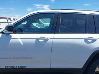 2024 Jeep Grand Cherokee с VIN 1C4RJYB6XRC135521, выставлен на аукционе IAAI как лот 42853749 с пробегом 27 428 миль миль и . История ставок и продаж доступна на DreamBid. Изображение 14.