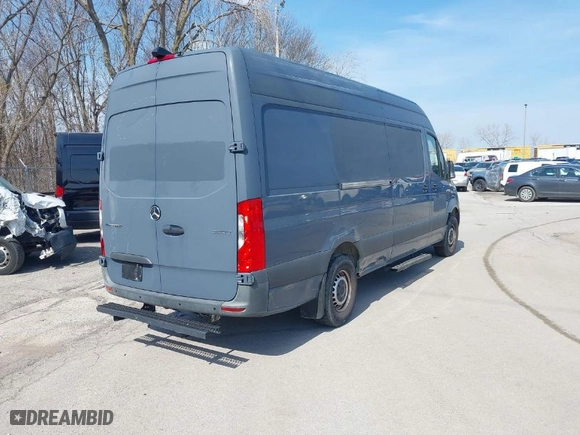 2019 Mercedes-Benz Sprinter Cargo Van with VIN WD4PF1CD6KP140250, listed as a IAAI auction lot 40192921 with 85,972 mi miles. Bid and sale history available at carsss.com. Image 4.