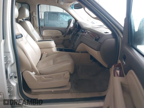 2014 GMC Yukon XL SLT with VIN 1GKS1KE08ER200562, listed as a IAAI auction lot 41502110 with 222,369 mi miles. Bid and sale history available at carsss.com. Image 5.