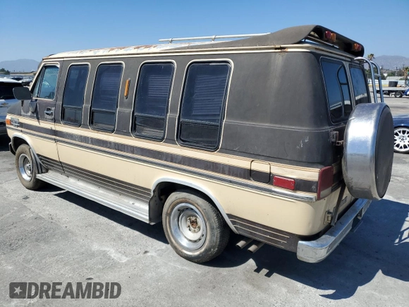 1985 Chevrolet Chevy Van z VIN 1GBEG25HXF7160399, wystawiony jako Copart lot #64115004 z przebiegiem 40 895 mil mil oraz Czysty tytuł • Clean title. Historia ofert i sprzedaży dostępna na DreamBid. Obrazek 2.