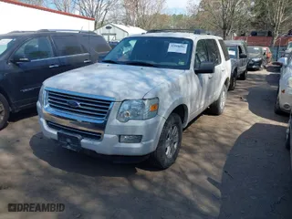 2010 Ford Explorer XLT with VIN 1FMEU7DE3AUA98732, listed as a IAAI auction lot 41916092 with 130,687 mi miles. Bid and sale history available at carsss.com. Image 2.