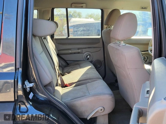 2010 Jeep Commander Sport z VIN 1J4RH4GK9AC147040, wystawiony jako Copart lot #54836335 z przebiegiem 89 213 mil mil oraz Tytuł czysty. Historia ofert i sprzedaży dostępna na DreamBid. Obrazek 6.