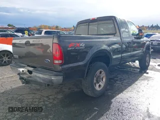 2006 Ford F-250 XL z VIN 1FTSX21PX6EA95609, wystawiony jako IAAI lot #40784632 z przebiegiem 248 193 mil mil oraz . Historia ofert i sprzedaży dostępna na DreamBid. Obrazek 4.