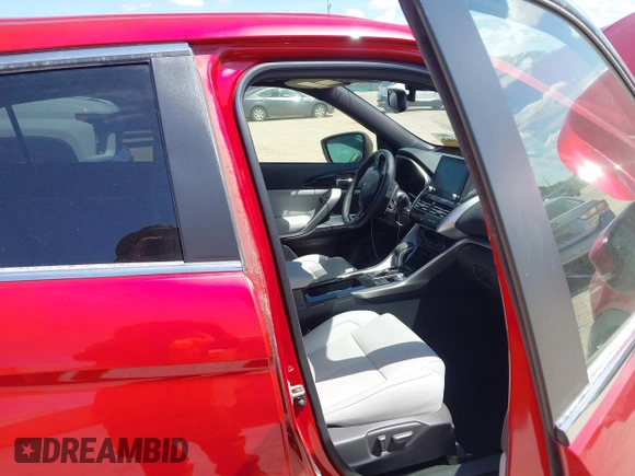 2024 Mitsubishi Eclipse Cross SE z VIN JA4ATWAA4RZ008031, wystawiony jako IAAI lot #42791982 z przebiegiem 21 788 mil mil oraz . Historia ofert i sprzedaży dostępna na DreamBid. Obrazek 5.
