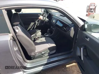 2019 Volkswagen Beetle S с VIN 3VWFD7AT3KM707221, выставлен на аукционе IAAI как лот 41860730 с пробегом 35 885 миль миль и . История ставок и продаж доступна на DreamBid. Изображение 5.