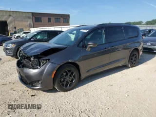 2018 Chrysler Pacifica Touring Plus z VIN 2C4RC1FG4JR309759, wystawiony jako Copart lot #62152385 z przebiegiem 100 737 mil mil oraz Szkoda całkowita • Salvage title. Historia ofert i sprzedaży dostępna na DreamBid. Obrazek 1.