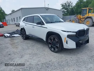 2024 BMW XM z VIN 5YM23CS0XR9U57042, wystawiony jako IAAI lot #42438088 z przebiegiem 2888 mil mil oraz . Historia ofert i sprzedaży dostępna na DreamBid. Obrazek 1.