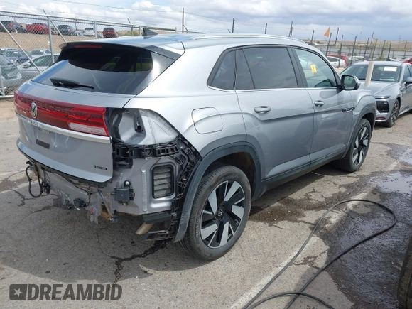 2024 Volkswagen Atlas SE с VIN 1V2HE2CA9RC235656, выставлен на аукционе IAAI как лот 42203072 с пробегом 31 500 миль миль и . История ставок и продаж доступна на DreamBid. Изображение 4.
