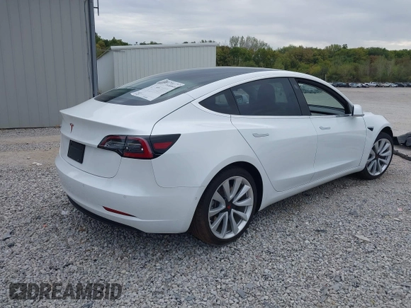 2019 Tesla Model 3 Mid Range z VIN 5YJ3E1EA5KF466517, wystawiony jako IAAI lot #40296116 z przebiegiem 66 509 mil mil oraz . Historia ofert i sprzedaży dostępna na DreamBid. Obrazek 4.