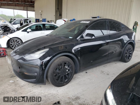 2022 Tesla Model Y Long Range z VIN 7SAYGDEE1NF393187, wystawiony jako Copart lot #56419535 z przebiegiem 82 757 mil mil oraz Nie do naprawy • Non repairable. Historia ofert i sprzedaży dostępna na DreamBid. Obrazek 1.