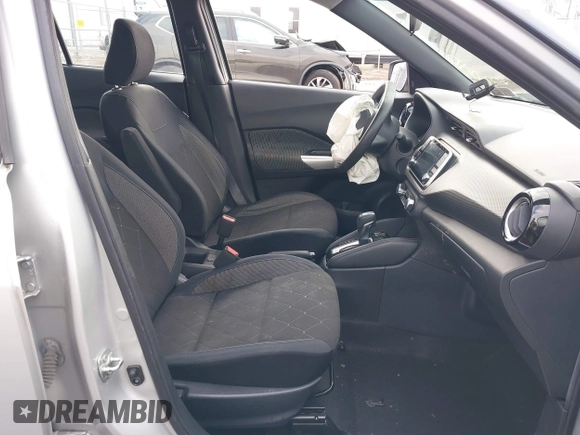 2018 Nissan Kicks S with VIN 3N1CP5CU6JL536379, listed as a IAAI auction lot 41523736 with 110,621 mi miles. Bid and sale history available at carsss.com. Image 5.