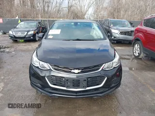 2017 Chevrolet Cruze LS z VIN 1G1BC5SM4H7270096, wystawiony jako IAAI lot #41237531 z przebiegiem 103 318 mil mil oraz . Historia ofert i sprzedaży dostępna na DreamBid. Obrazek 12.