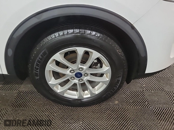 2020 Ford Escape SE z VIN 1FMCU9G66LUB14805, wystawiony jako IAAI lot #42388285 z przebiegiem 50 819 mil mil oraz . Historia ofert i sprzedaży dostępna na DreamBid. Obrazek 42.