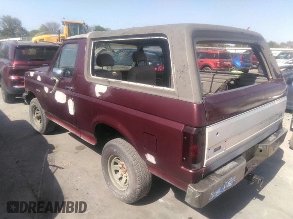 1990 Ford Bronco XL z VIN 1FMEU15N7LLA25223, wystawiony jako IAAI lot #41858217 z przebiegiem 196 000 mil mil oraz . Historia ofert i sprzedaży dostępna na DreamBid. Obrazek 3.