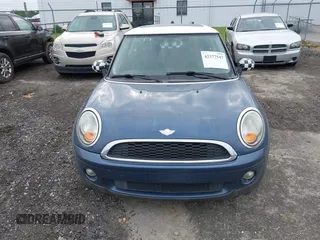 2010 MINI Hardtop z VIN WMWMF3C5XATZ26122, wystawiony jako IAAI lot #42377547 z przebiegiem 198 506 mil mil oraz . Historia ofert i sprzedaży dostępna na DreamBid. Obrazek 16.