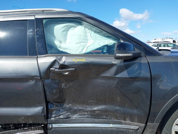2018 Ford Explorer XLT with VIN 1FM5K8D8XJGC91593, listed as a IAAI auction lot 41838572 with 77,280 mi miles and . Bid and sale history available at carsss.com. Image 5.