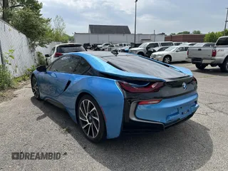 2014 BMW i8 z VIN WBY2Z2C57EVX64471, wystawiony jako IAAI lot #42244494 z przebiegiem 102 064 mil mil oraz . Historia ofert i sprzedaży dostępna na DreamBid. Obrazek 3.