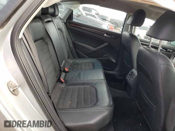 2015 Volkswagen Passat SEL Premium z VIN 1VWCS7A3XFC043208, wystawiony jako Copart lot #54766115 z przebiegiem 192 773 mil mil oraz Szkoda całkowita • Salvage title. Historia ofert i sprzedaży dostępna na DreamBid. Obrazek 10.
