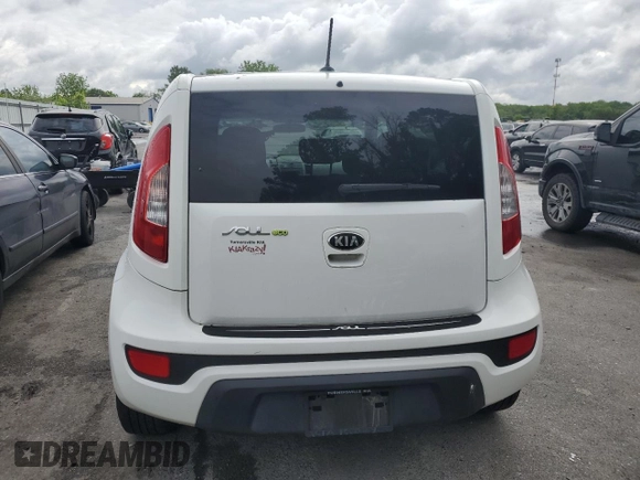 2013 Kia Soul + z VIN KNDJT2A69D7550983, wystawiony jako Copart lot #57416965 z przebiegiem 112 304 mil mil oraz Szkoda całkowita • Salvage title. Historia ofert i sprzedaży dostępna na DreamBid. Obrazek 6.
