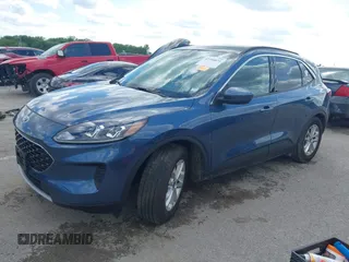 2020 Ford Escape SE z VIN 1FMCU0G64LUC77514, wystawiony jako IAAI lot #42198831 z przebiegiem 39 250 mil mil oraz . Historia ofert i sprzedaży dostępna na DreamBid. Obrazek 2.