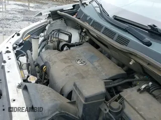 2013 Toyota Sienna LE z VIN 5TDJK3DC9DS055134, wystawiony jako IAAI lot #42255532 z przebiegiem 156 381 mil mil oraz . Historia ofert i sprzedaży dostępna na DreamBid. Obrazek 19.