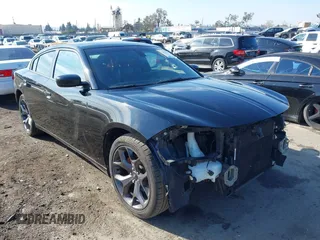 2020 Dodge Charger SXT z VIN 2C3CDXBG0LH123712, wystawiony jako IAAI lot #41432187 z przebiegiem 83 946 mil mil oraz . Historia ofert i sprzedaży dostępna na DreamBid. Obrazek 1.