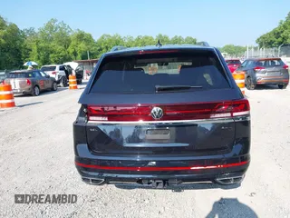 2024 Volkswagen Atlas SEL Premium R-Line with VIN 1V2FR2CA2RC598392, listed as a IAAI auction lot 42418130 with 5,007 mi miles and . Bid and sale history available at DreamBid. Image 16.