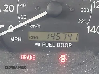 2001 Toyota Camry LE z VIN 4T1BF28K81U116710, wystawiony jako IAAI lot #41923429 z przebiegiem 145 741 mil mil oraz . Historia ofert i sprzedaży dostępna na DreamBid. Obrazek 12.
