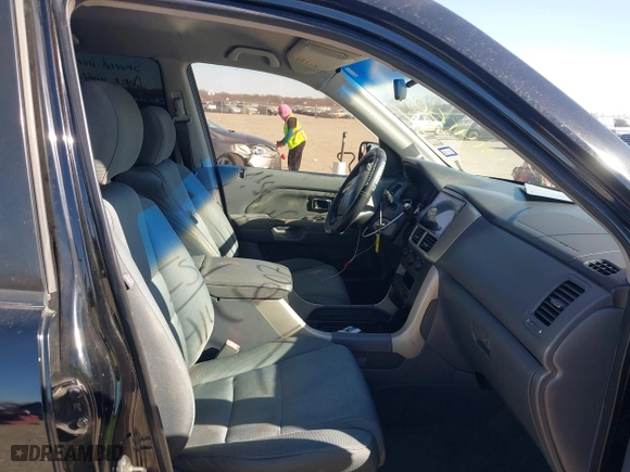 2008 Honda Pilot VP with VIN 5FNYF18238B049364, listed as a IAAI auction lot 41416071 with 170,384 mi miles. Bid and sale history available at carsss.com. Image 5.