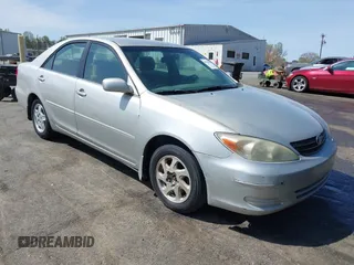 2003 Toyota Camry LE z VIN 4T1BF32K93U053750, wystawiony jako IAAI lot #41930830 z przebiegiem Nie podano mil oraz . Historia ofert i sprzedaży dostępna na DreamBid. Obrazek 1.