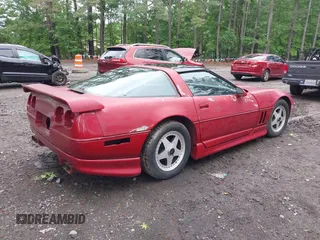 1985 Chevrolet Corvette z VIN 1G1YY078XF5129469, wystawiony jako IAAI lot #42260139 z przebiegiem 55 955 mil mil oraz . Historia ofert i sprzedaży dostępna na DreamBid. Obrazek 4.
