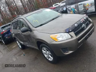 2011 Toyota RAV4 with VIN JTMBK4DV0B5099585, listed as a IAAI auction lot 41502571 with 162,850 mi miles. Bid and sale history available at carsss.com. Image 1.