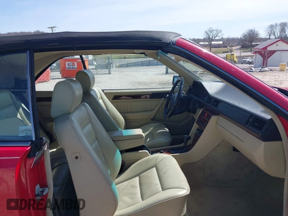 1993 Mercedes-Benz E Class with VIN WDBEA66E7PB881589, listed as a IAAI auction lot 41808158 with 81,268 mi miles. Bid and sale history available at carsss.com. Image 5.
