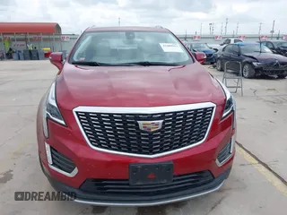 2020 Cadillac XT5 Premium Luxury FWD z VIN 1GYKNCRS8LZ228516, wystawiony jako IAAI lot #42409513 z przebiegiem 54 765 mil mil oraz . Historia ofert i sprzedaży dostępna na DreamBid. Obrazek 12.