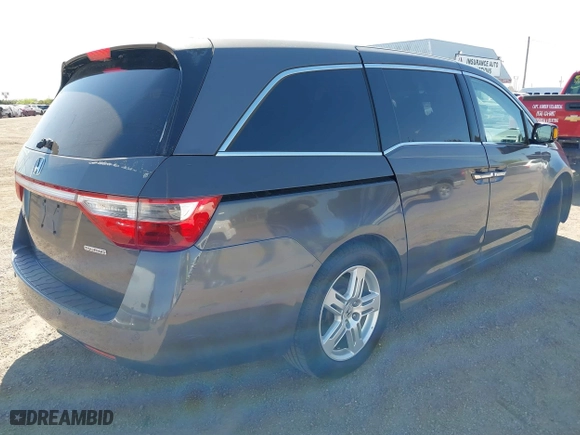 2013 Honda Odyssey Touring with VIN 5FNRL5H98DB085627, listed as a IAAI auction lot 41742702 with 117,899 mi miles. Bid and sale history available at carsss.com. Image 4.