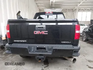 2016 GMC Sierra 2500HD Denali z VIN 1GT12UE82GF207890, wystawiony jako IAAI lot #41994971 z przebiegiem 101 221 mil mil oraz . Historia ofert i sprzedaży dostępna na DreamBid. Obrazek 16.